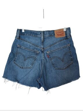 Levi’s Ribcage straight cut offs